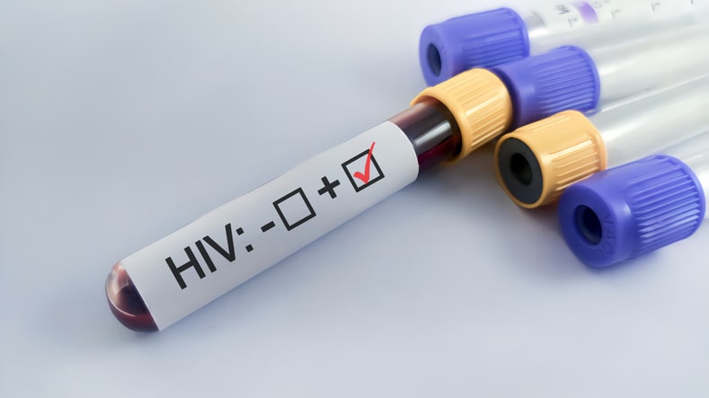 25186-enl3-image4-preventing-hiv-min